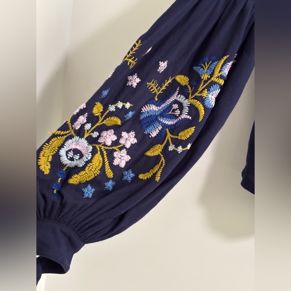 Free People Navy Blue Embroidered Blouse w Juliette Sleeves Sz M - Picture 5 of 16